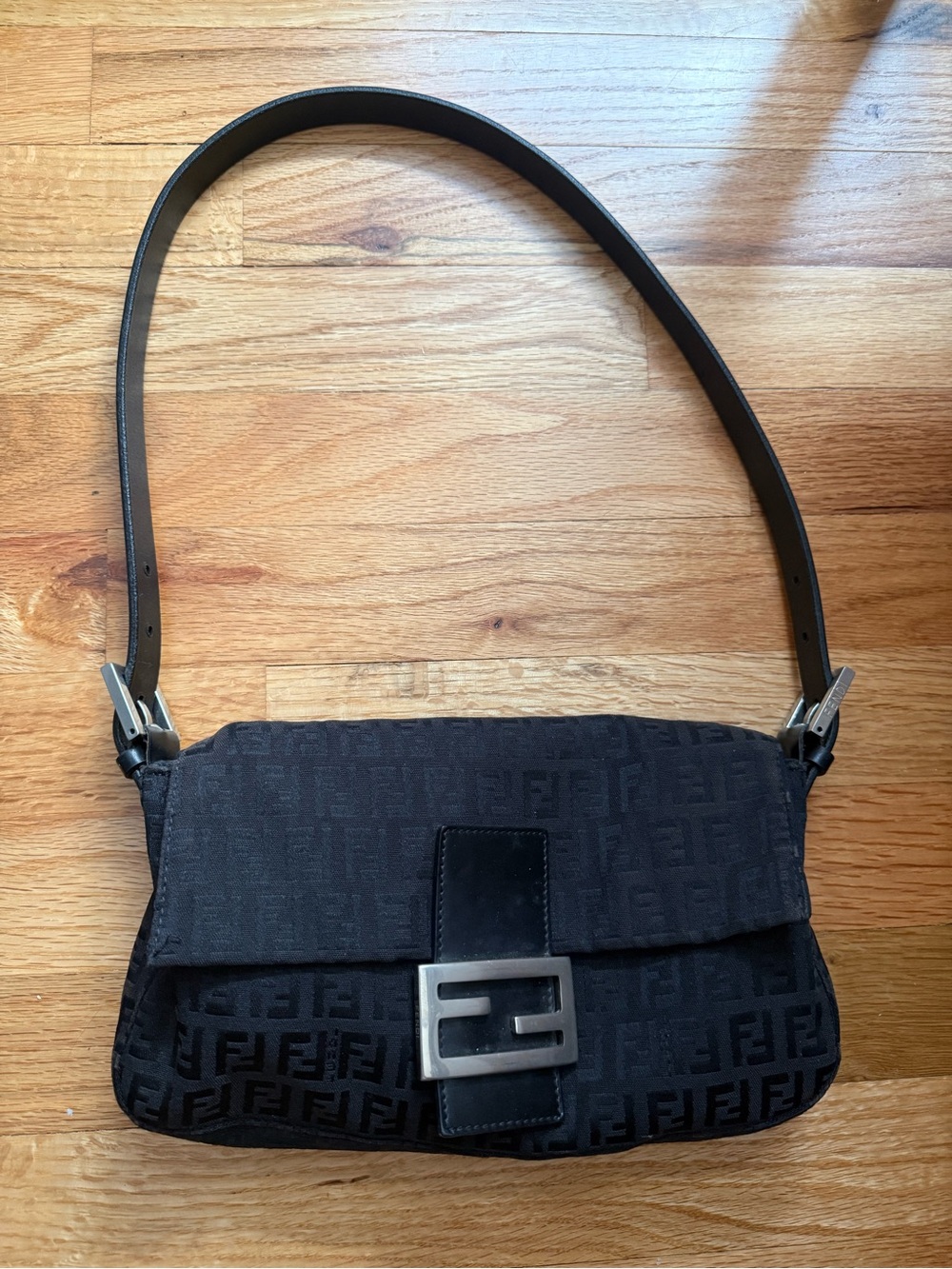 ❤️ Authentic Vintage Fendi Baguette Bag w/ non-Fendi Shoulder Strap